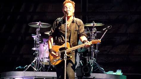 Bruce Springsteen - Thunder Road - Bern 2009-06-30 CLOSEUP - YouTube