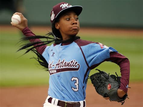 First Women In Baseball,