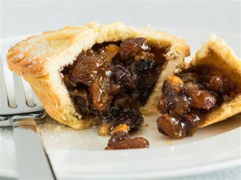 Easy Mince Pie Recipe With Ready-Made Pastry (With 2 Ingredients)