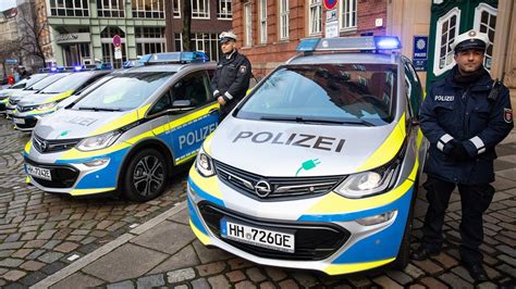 Neue E-Funkstreifenwagen für Hamburger Polizei | NDR.de - Nachrichten ...