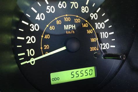 How to Read an Odometer (Old and Digital Odometers) - Car Roar