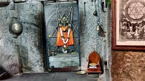 Hampi - Yantrodharaka Hanuman Gudi (Temple) - YouTube