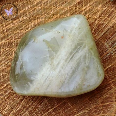 Moonstone Healing Properties | Moonstone Meaning | Benefits Of Moonstone | Metaphysical ...