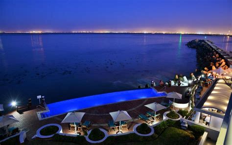 Radisson Blu Hotel Waterfront in Cape Town - Room Deals, Photos & Reviews