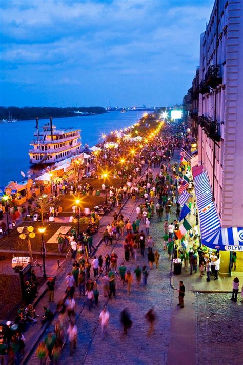 River Street, Savannah Georgia | Savannah chat, Beautiful places to visit, Travel savannah