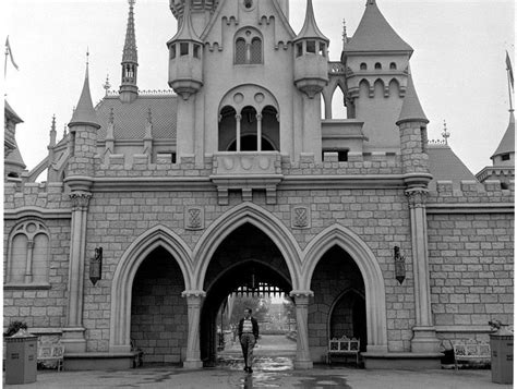 Disneyland History Photos - See the Park and Walt Disney