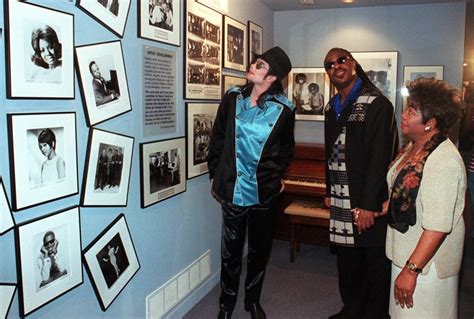 Michael Jackson & Stevie Wonder On A Visit To Motown - Michael Jackson ...