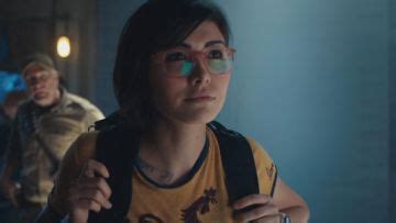 Zia Rodriguez (played by Daniella Pineda) outfits on Jurassic World: Fallen Kingdom