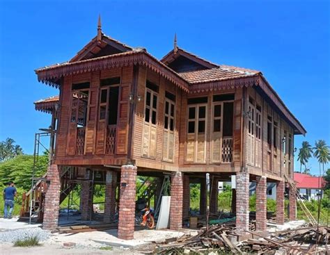 Pembinaan Rumah Kampung Antik Tradisional Melayu Dari Kayu