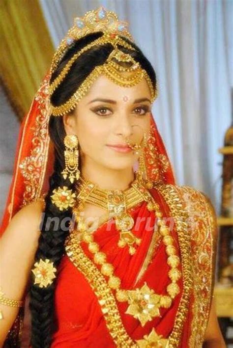 Pooja Sharma as Draupadi in TV serial Mahabharat Photo | 544619