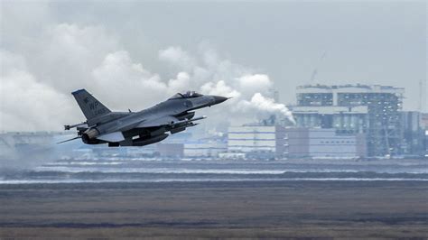 US fighter jet crashes near South Korea — RT World News