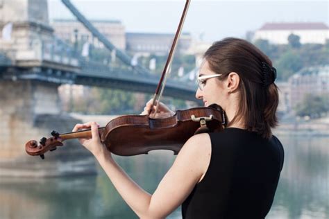 5+ Famous Violin Players You've Got to Know