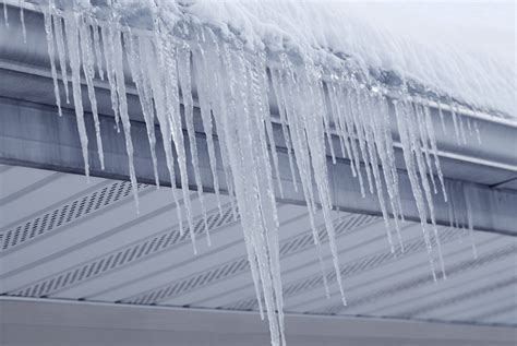 Do Ice Dams and Winter Weather Damage Your Roof?