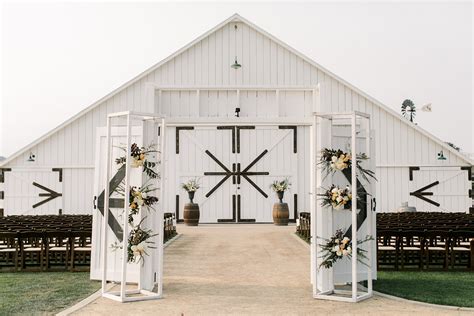 An Intimate Gathering-10 Gorgeous Rustic Barn Wedding Venues ...