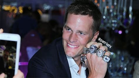 Tom Brady flashes some serious bling as Patriots get their Super Bowl ...