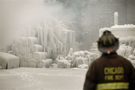 15 Amazing Photos Of Beautifully Icy Aftermath To Chicago Fire | Chicago pictures, Chicago ...