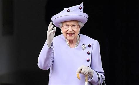 Queen Elizabeth's Health Concerns: Royals Gather, Harry And Meghan To Join