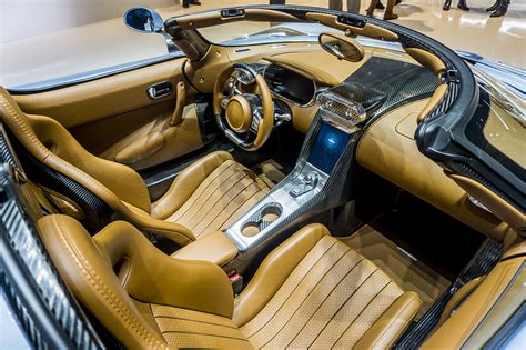 Koenigsegg Regera interior [1280 x 853] : carporn