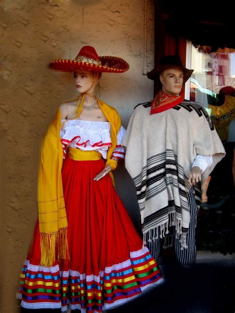 Pin van i N S P O op Mexican Theme | Mexicaanse kleding, Mexicaanse outfit, Outfits