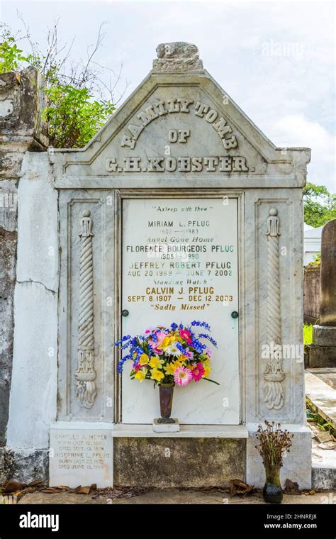 Lafayette tomb hi-res stock photography and images - Alamy