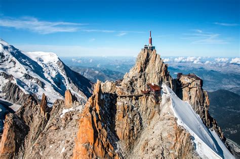 Schöne Landschaftsaufnahme Der Aiguille Du Midi Vom Montblancmassiv In ...