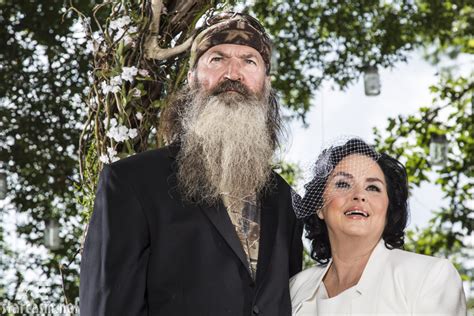 PHOTOS Phil Robertson & Ms. Kay vow renewal ceremony from Duck Dynasty Season 4 Premiere