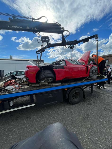 Another photo of the crashed Ferrari Enzo in Jersey : r/Ferrari