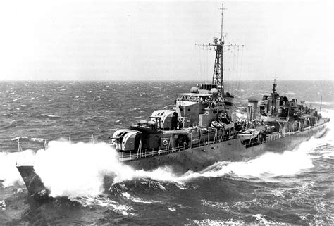 HMCS Athabaskan (R79), a Tribal-class destroyer in rough weather.[3460x2350] | Royal canadian ...