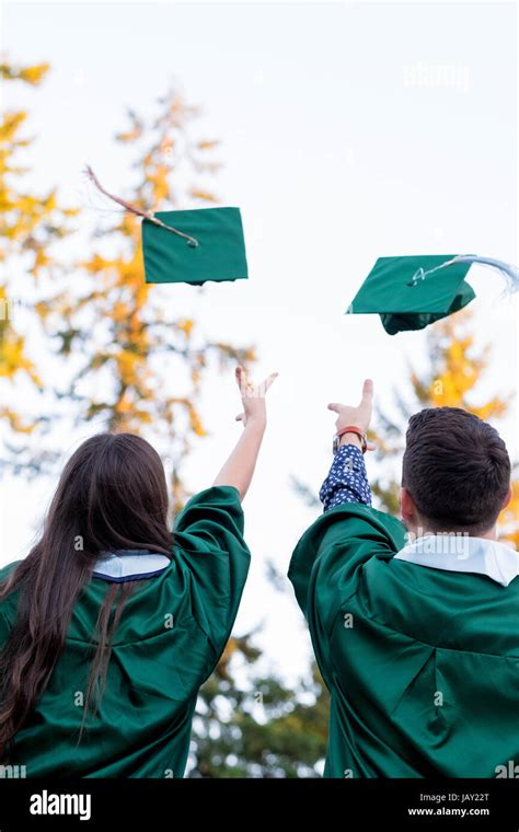 Graduation caps throw hi-res stock photography and images - Alamy