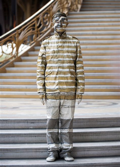 Your Turn: Liu Bolin Fitting In - Reading The Pictures