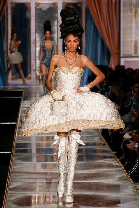 13 Marie Antoinette-Inspired Moments on the Runway - Global Fashion Report