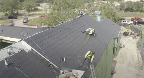 Tesla Solar Roof is a ‘revolutionary product,’ says builder of massive ...