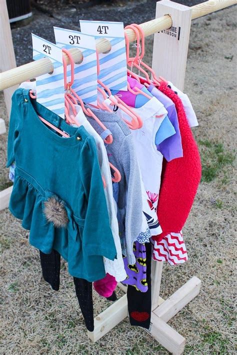 23 Easy Clothes Rack DIY - Enthusiastized | Diy clothes rack, Yard sale clothes, Kids clothing rack