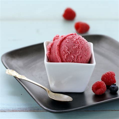 “No Ice Cream Maker Needed” Berry Ice Cream – Tiny Green Mom