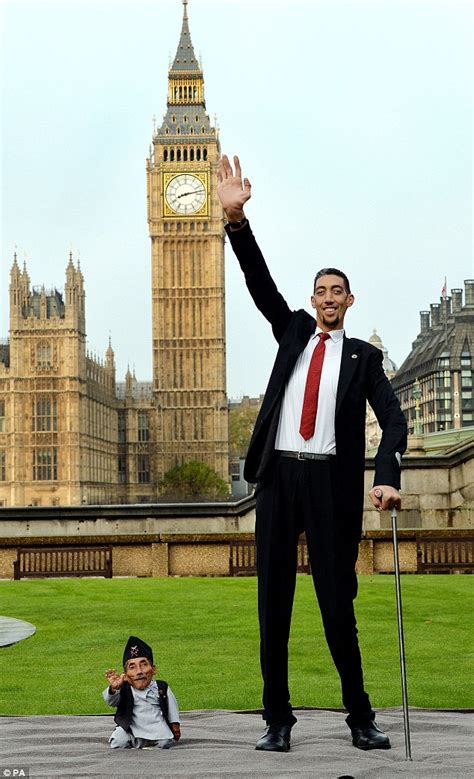 World’s tallest man Sultan Kosen will star in Achieving The Impossible | Daily Mail Online