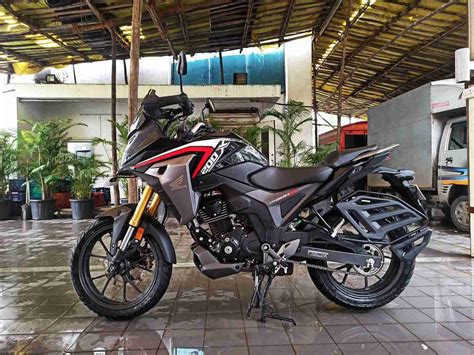 Honda CB200X Black left side view – IAMABIKER – Everything Motorcycle!