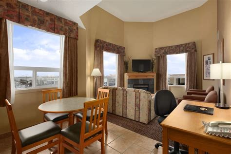 Days Inn & Suites by Wyndham West Edmonton | Edmonton, AB Hotels