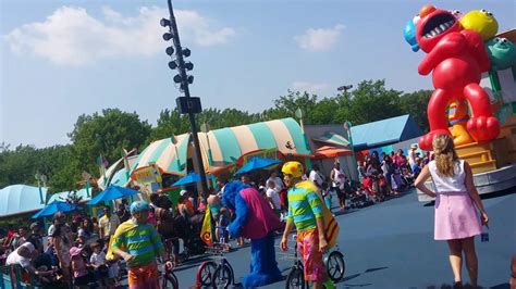 Sesame place parade 2016 - YouTube