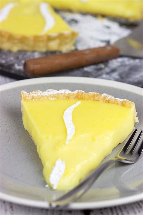 Lemon Cream Tart | Perfect dessert for warm spring days!