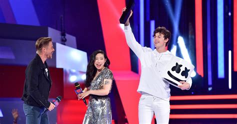 Shawn Mendes Appeared Under Marshmello's Signature Mask at the 2018 iHeart Radio MMVAs | Teen Vogue