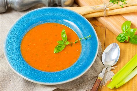 Low-Fat, Low-Calorie Tomato Basil Soup Recipe