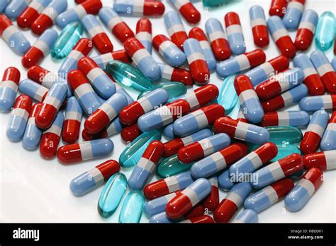 Assorted red-blue capsules Stock Photo - Alamy