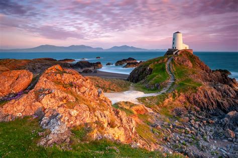 Ty-Mawr-Lighthouse Llanddwyn Island Anglesey North Wales sunset. Welsh ...