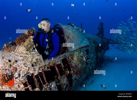 Corsair cockpit hi-res stock photography and images - Alamy