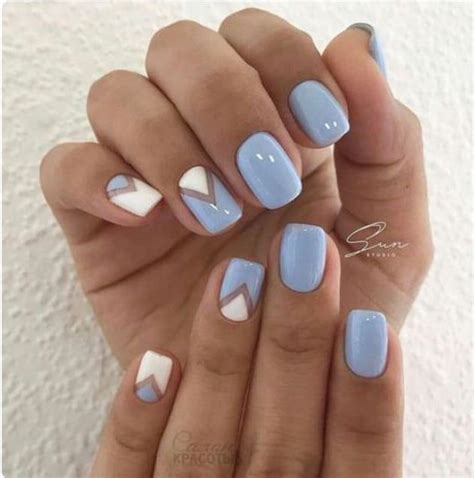 La manucure bleu ciel | Manicura de uñas, Manicura para uñas cortas, Manicura francesa uñas cortas