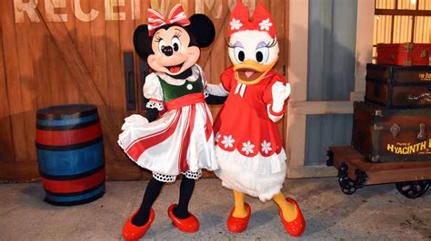 Minnie Mouse & Daisy Duck In Holiday Outfits Meet & Greet - Mickey's ...