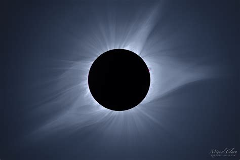 Watch the Sun's Elusive Corona Appear in Time-Lapse Solar Eclipse Video | Space