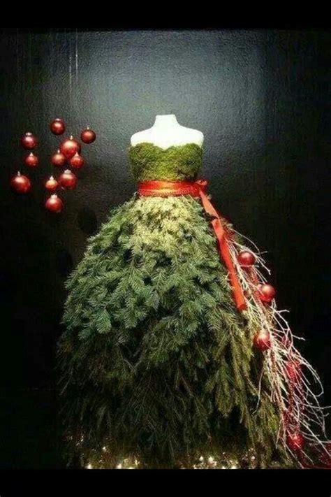 7 Examples of Where Fashion, Florists & Mannequins Create "WOW ...