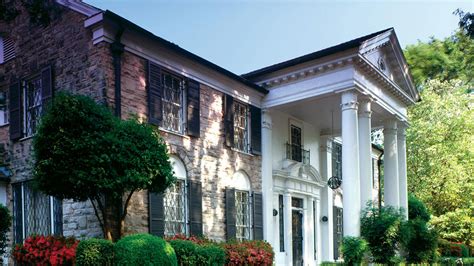 Elvis Fans Flock to Graceland with Masks, Honor 43rd Death Anniversary