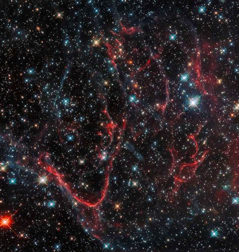 Hubble captures tangled remnants of a Supernova